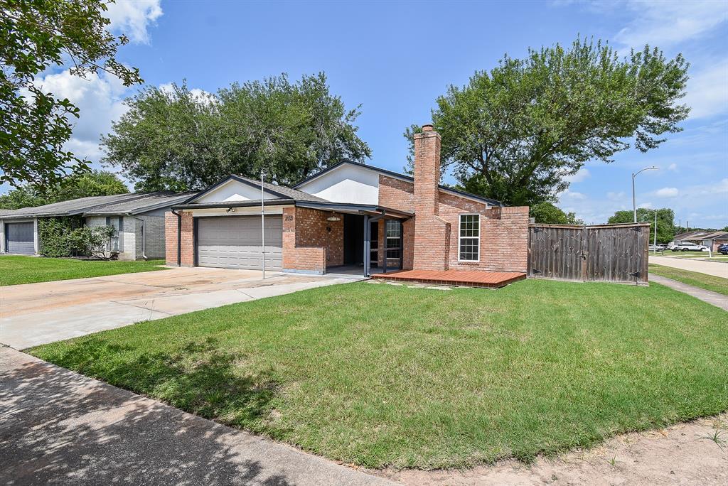 1102 Ashdale Drive, Sugar Land, Texas image 1