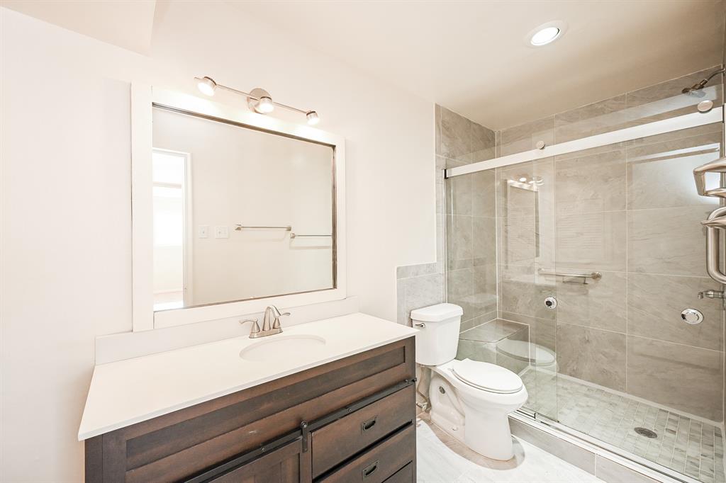 5230 Arboles Drive #4, Houston, Texas image 13