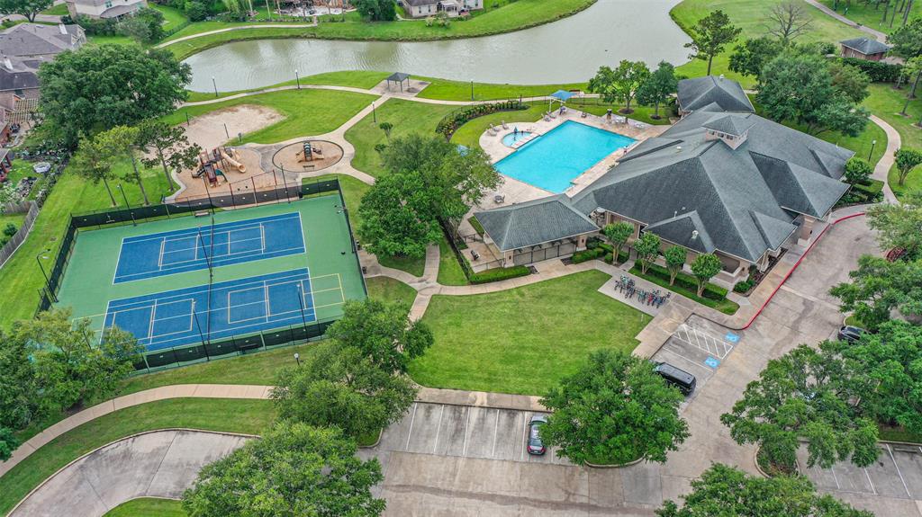 2718 Sterling Fields Drive, Pearland, Texas image 24
