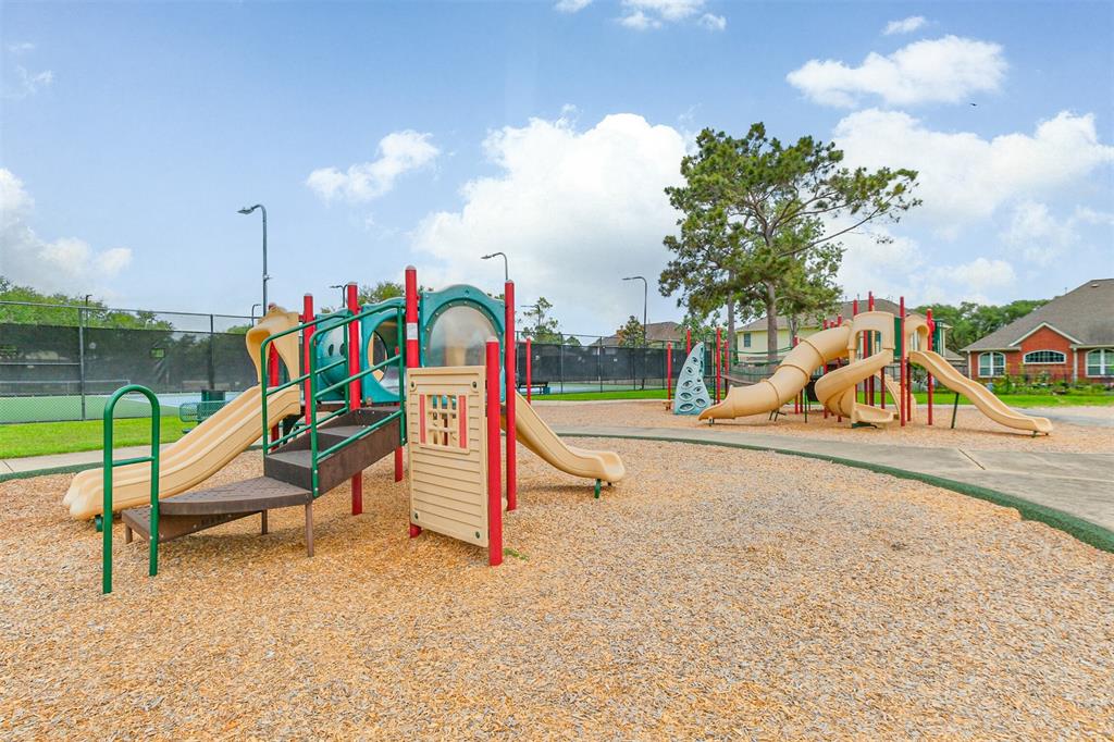 2718 Sterling Fields Drive, Pearland, Texas image 27