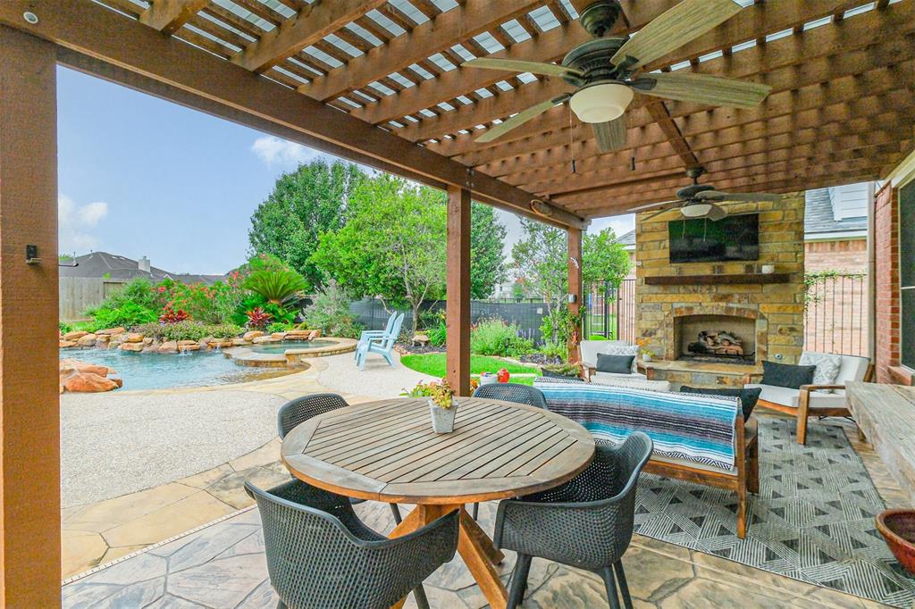 2718 Sterling Fields Drive, Pearland, Texas image 21