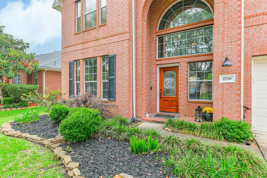 2718 Sterling Fields Drive, Pearland, Texas image 2