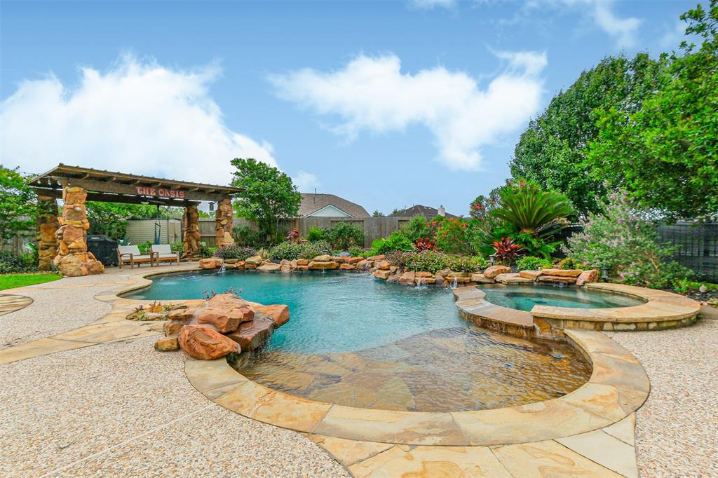 2718 Sterling Fields Drive, Pearland, Texas image 3