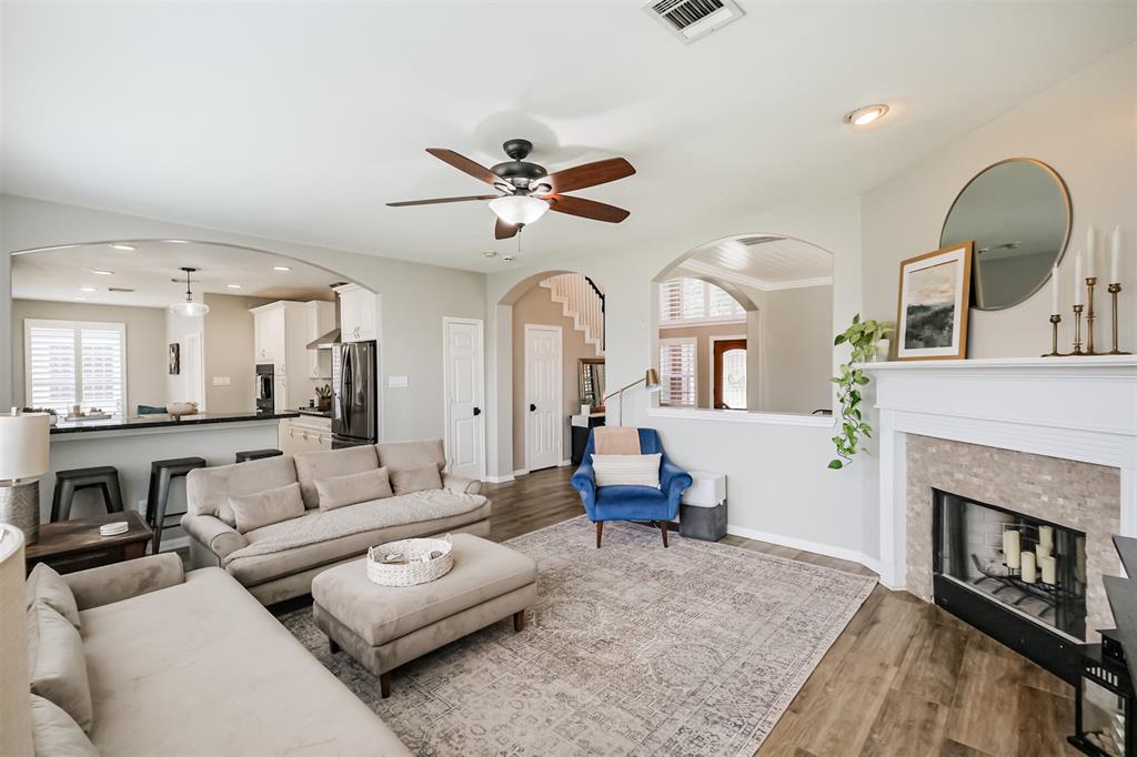2718 Sterling Fields Drive, Pearland, Texas image 4