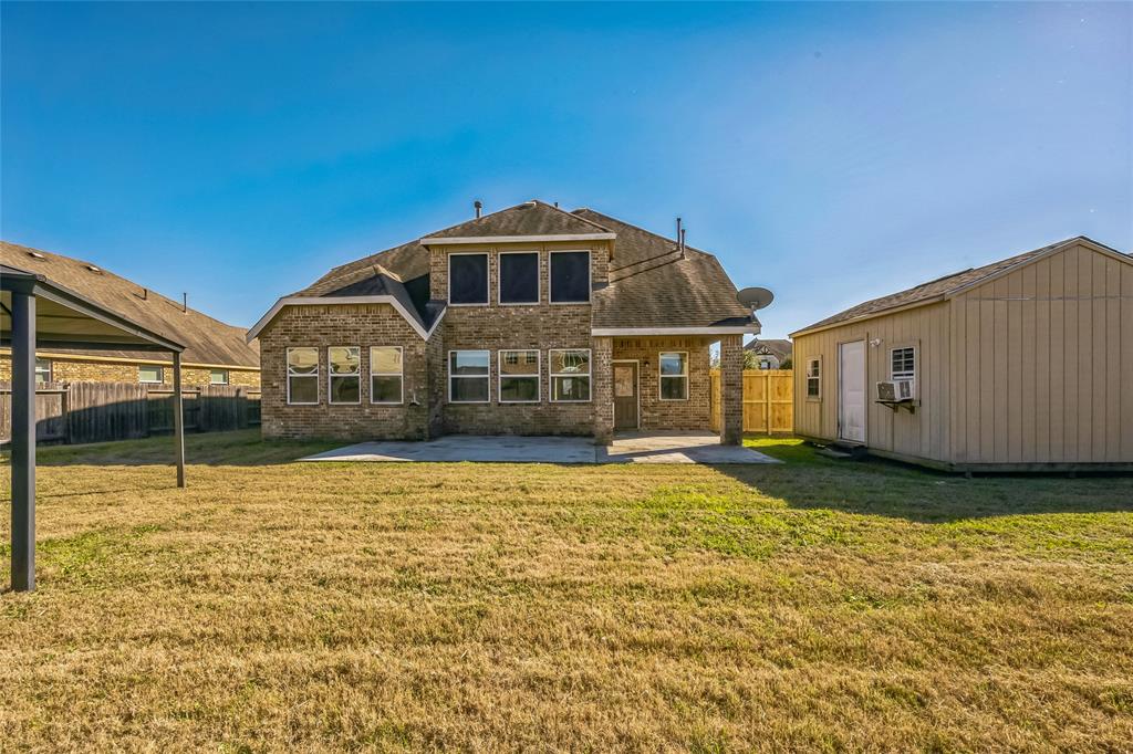4107 Cypress Point Drive, Baytown, Texas image 4