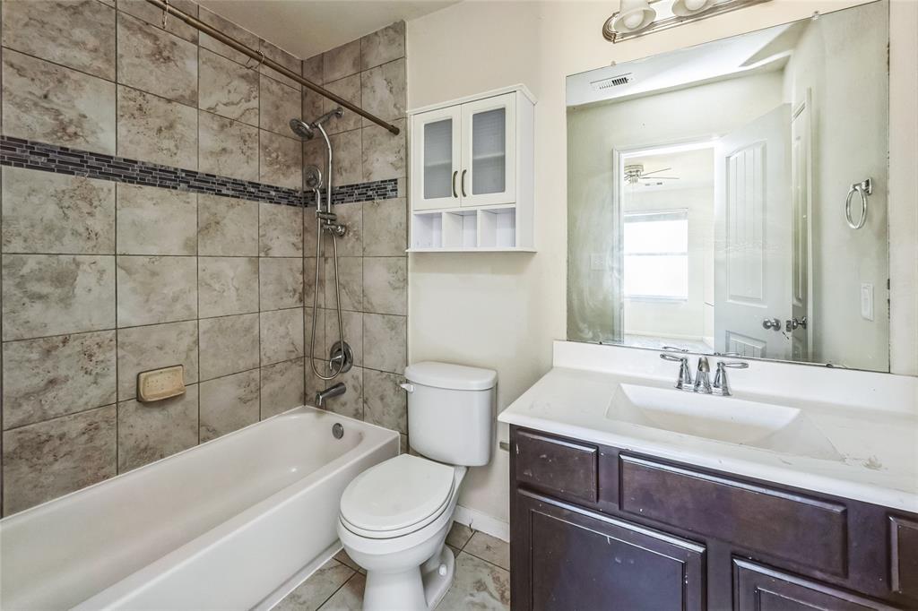 4107 Cypress Point Drive, Baytown, Texas image 17