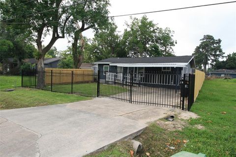 Single Family Residence in Houston TX 4622 Firnat Street.jpg