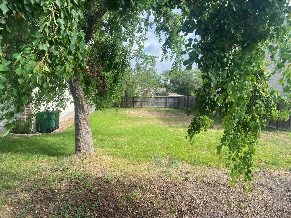 E 38th St, Houston, Texas image 3