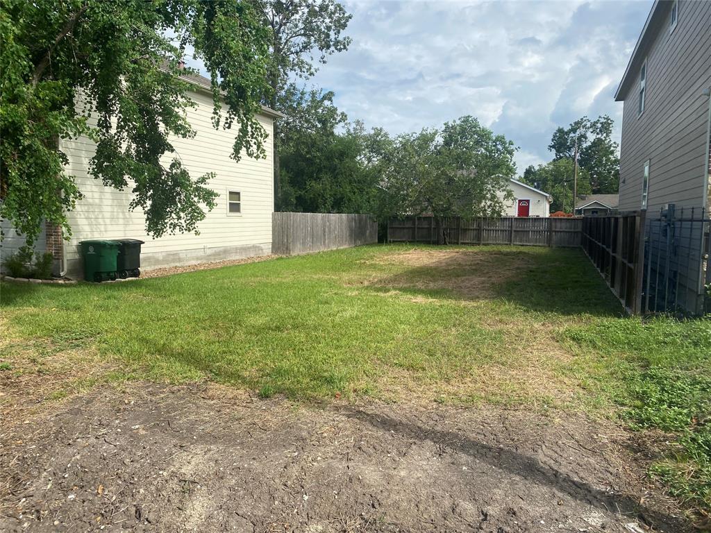 E 38th St, Houston, Texas image 5