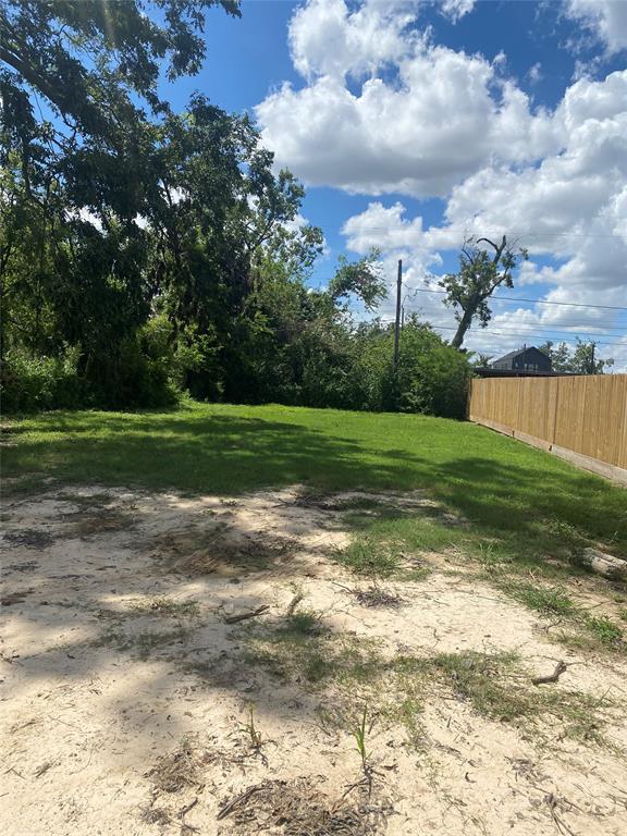 E 38th St, Houston, Texas image 1