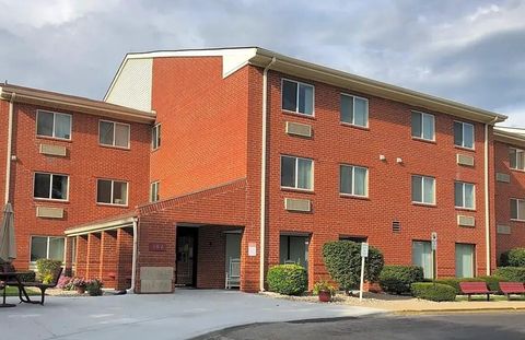 Photo of 102 E Franklin St St, Shelbyville, IN 46176 (MLS # 85649086)