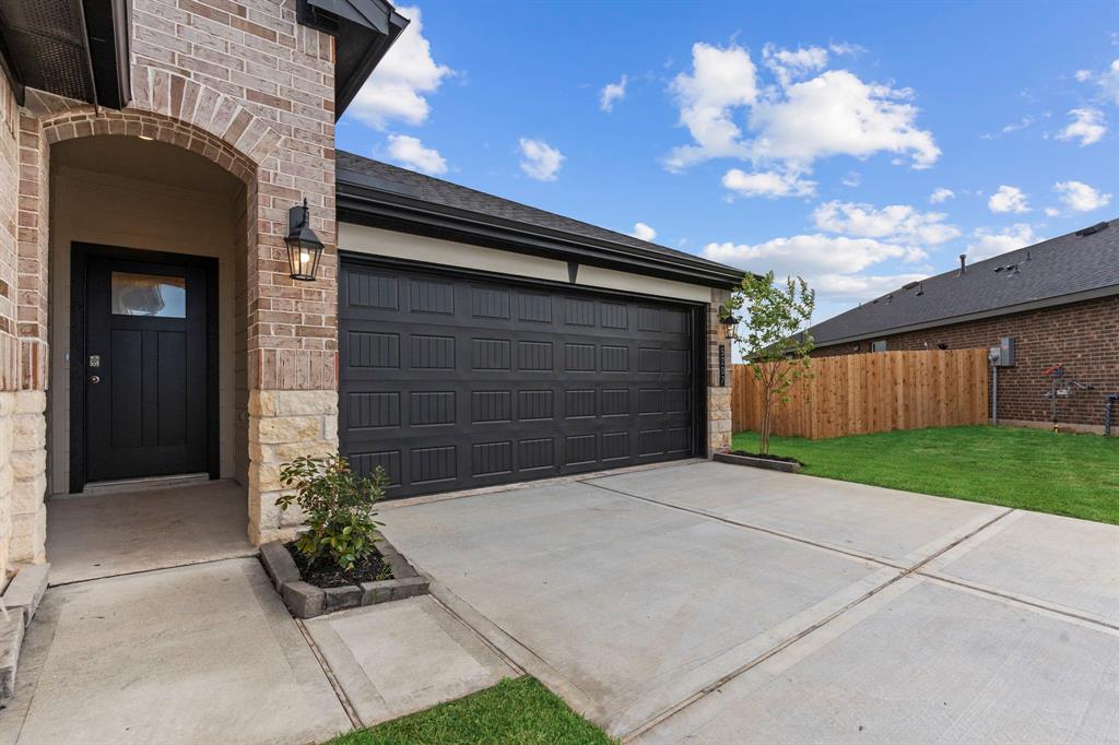 5031 Balcolm Drive, Fresno, Texas image 3