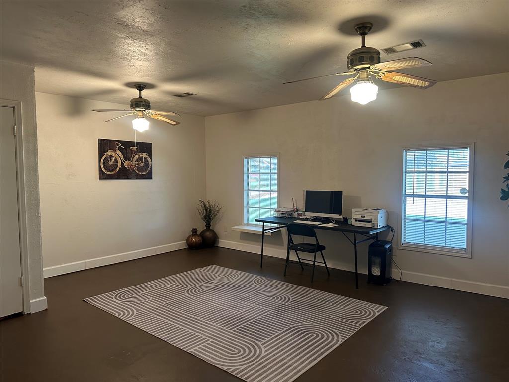 407 Highland Woods Drive, Highlands, Texas image 14