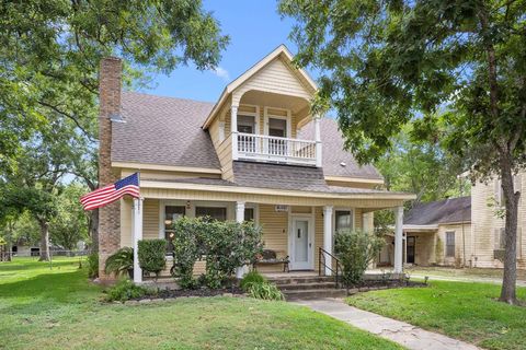 Photo of 208 E East State Street, Eagle Lake, TX 77434 (MLS # 54182090) Photo of 208 E East State Street, Eagle Lake, TX 77434 (MLS # 54182090)