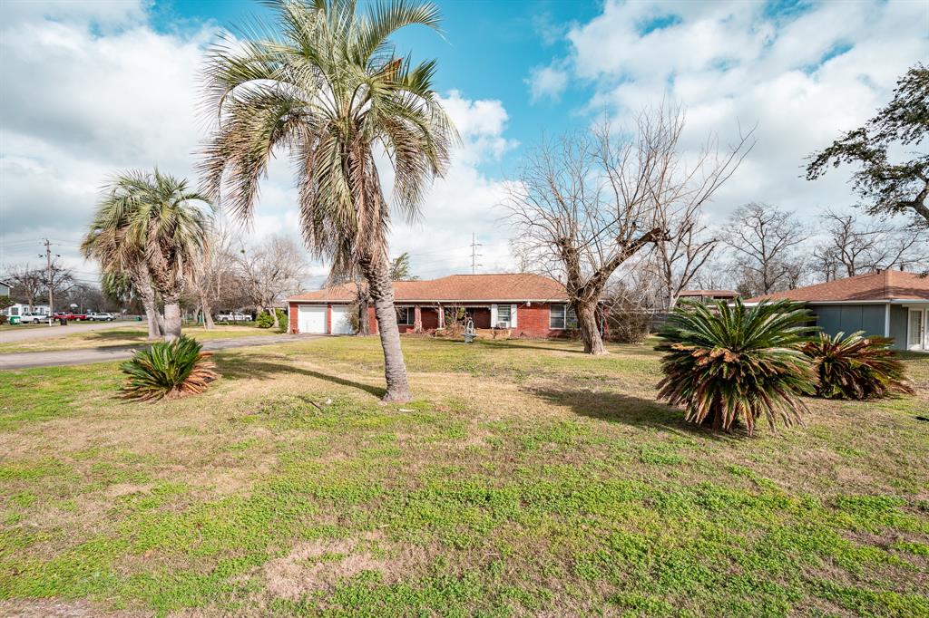 106 Cabaniss Avenue, Baytown, Texas image 2