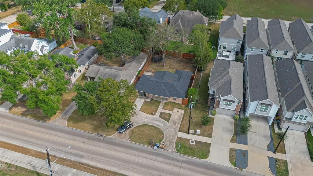 5609 Newcastle Street, Bellaire, Texas image 3