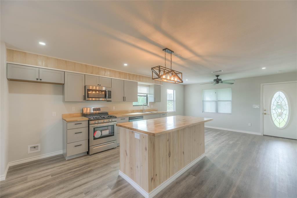 646 Yaupon Cove Drive, Onalaska, Texas image 2