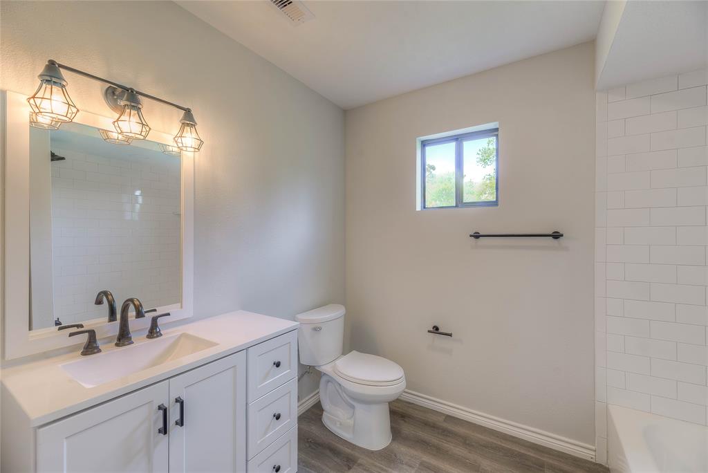 646 Yaupon Cove Drive, Onalaska, Texas image 11