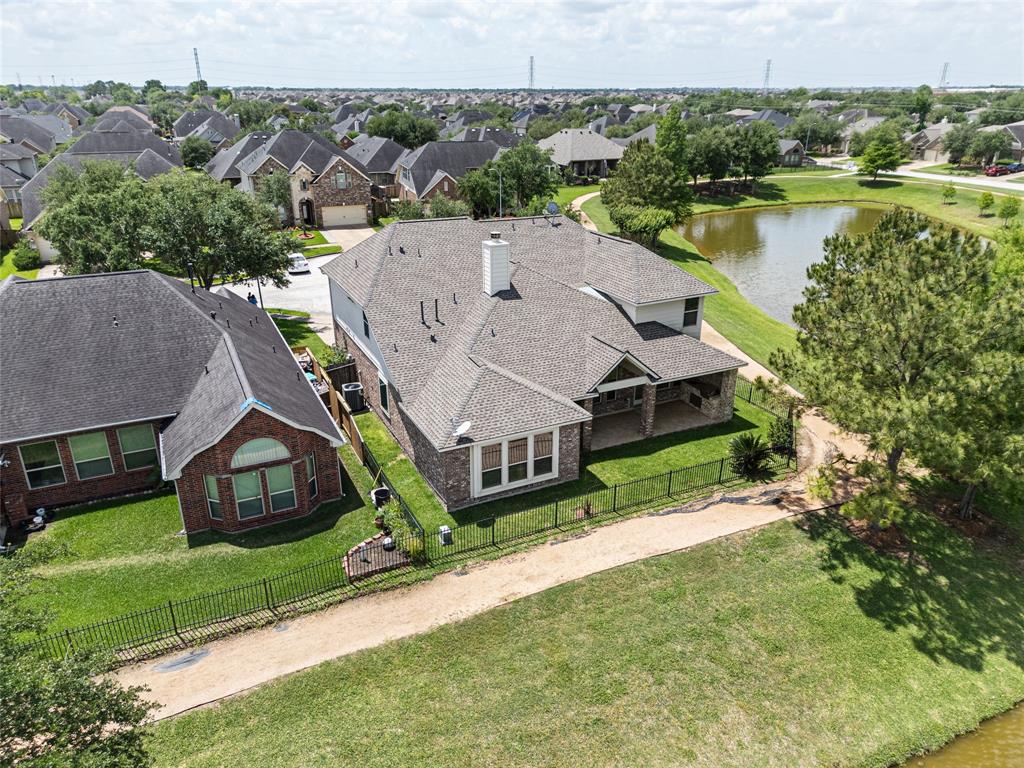 2513 Crestmoon Court, Houston, Texas image 5