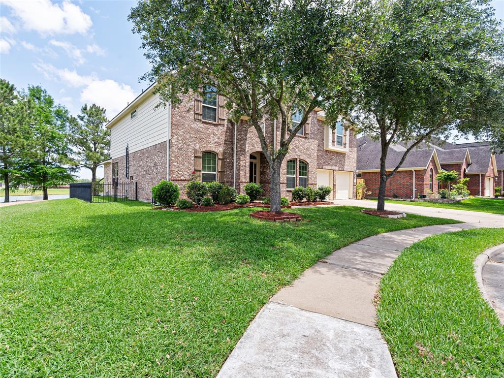 2513 Crestmoon Court, Houston, Texas image 3
