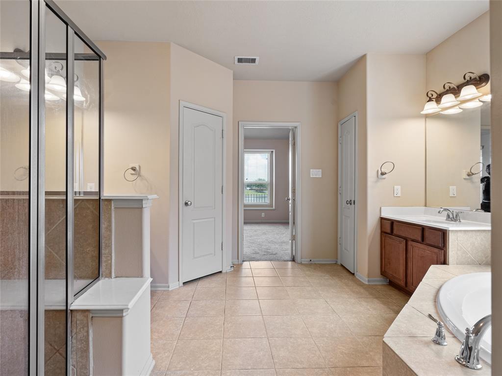 2513 Crestmoon Court, Houston, Texas image 25