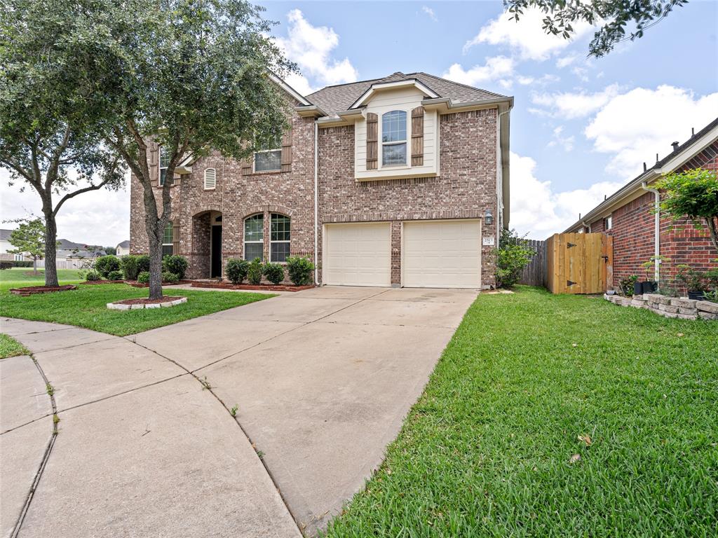 2513 Crestmoon Court, Houston, Texas image 2