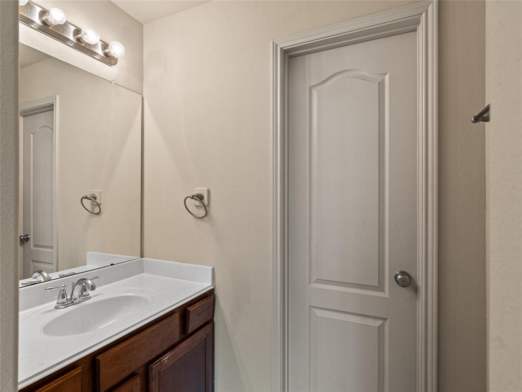 2513 Crestmoon Court, Houston, Texas image 38
