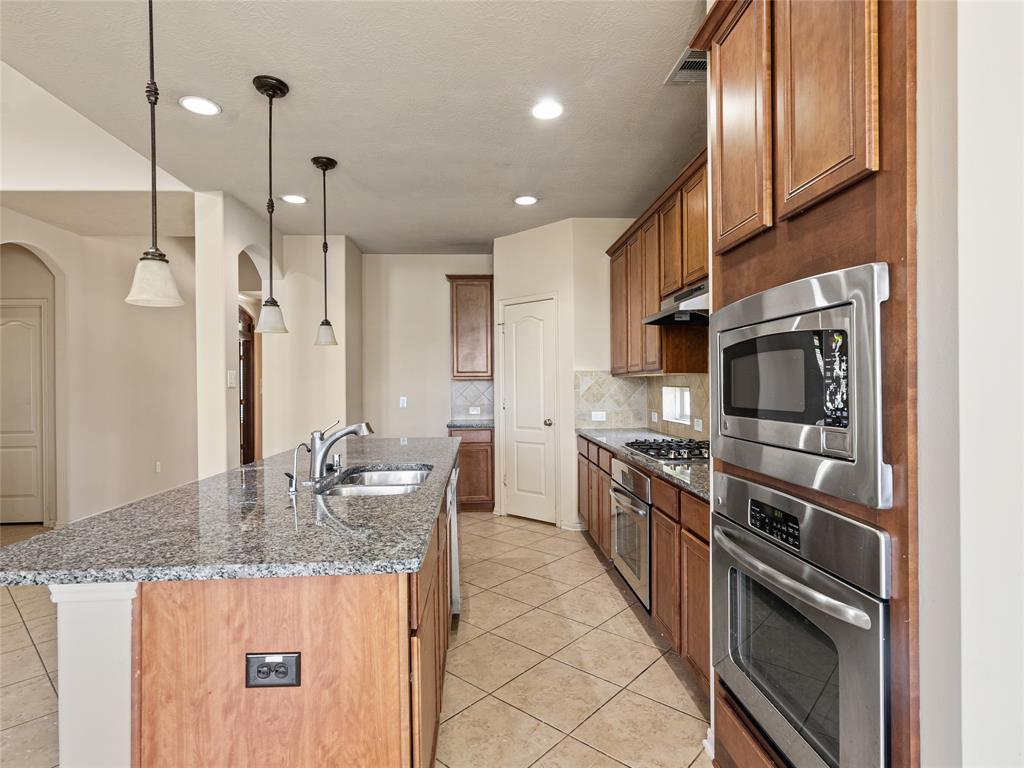 2513 Crestmoon Court, Houston, Texas image 15