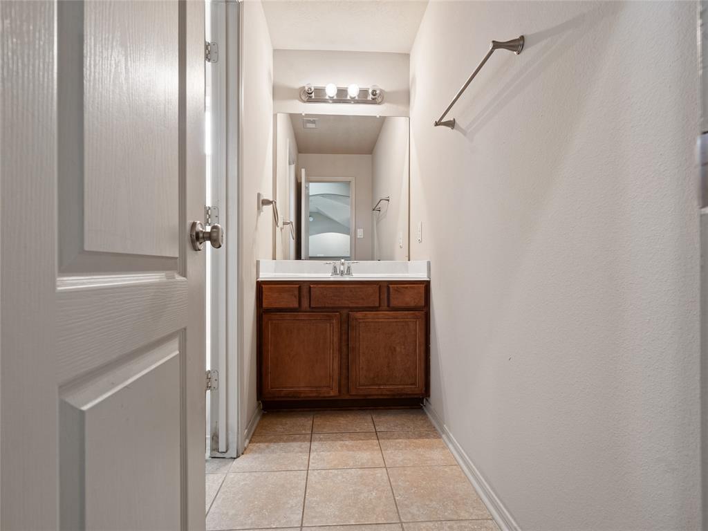 2513 Crestmoon Court, Houston, Texas image 37