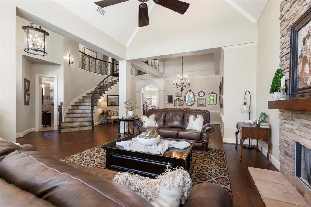 27 Wood Cove Drive, The Woodlands, Texas image 8