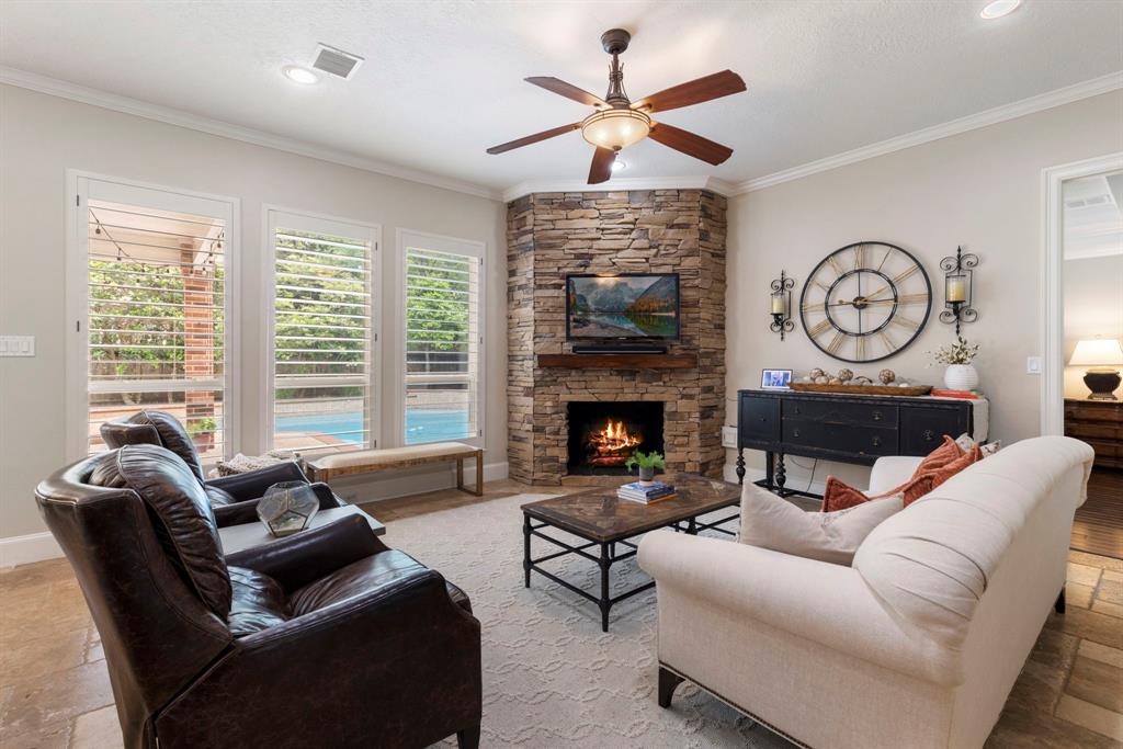 27 Wood Cove Drive, The Woodlands, Texas image 17