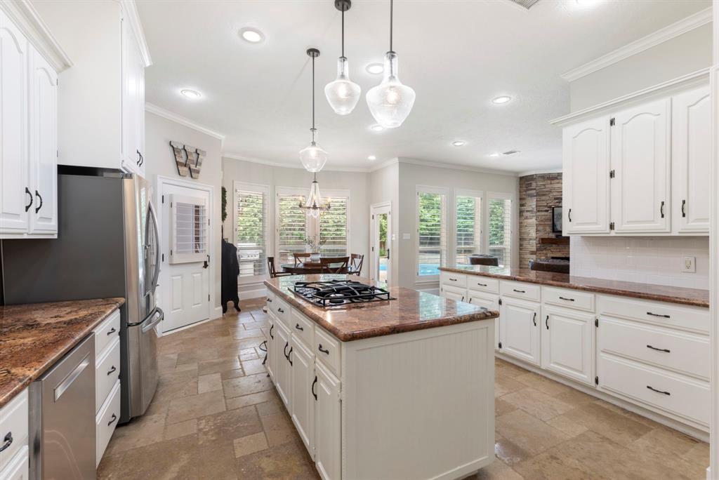 27 Wood Cove Drive, The Woodlands, Texas image 18
