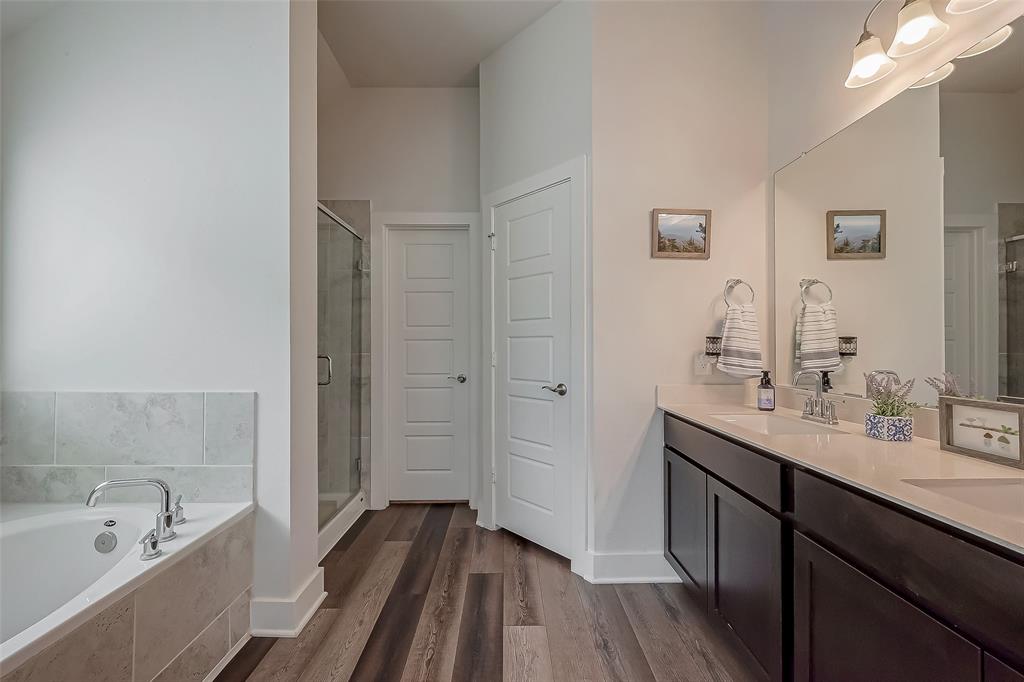9817 N Goshawk Trail, Conroe, Texas image 23