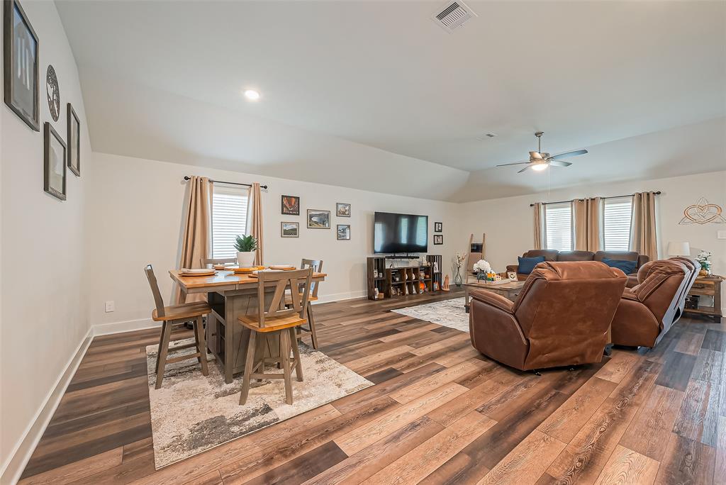 9817 N Goshawk Trail, Conroe, Texas image 7