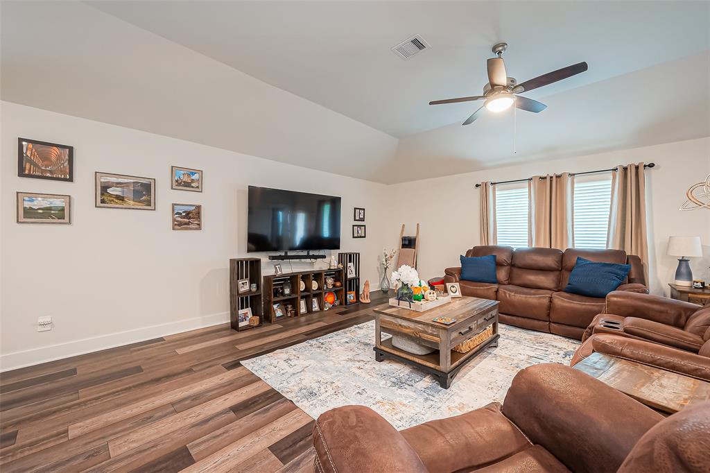 9817 N Goshawk Trail, Conroe, Texas image 6
