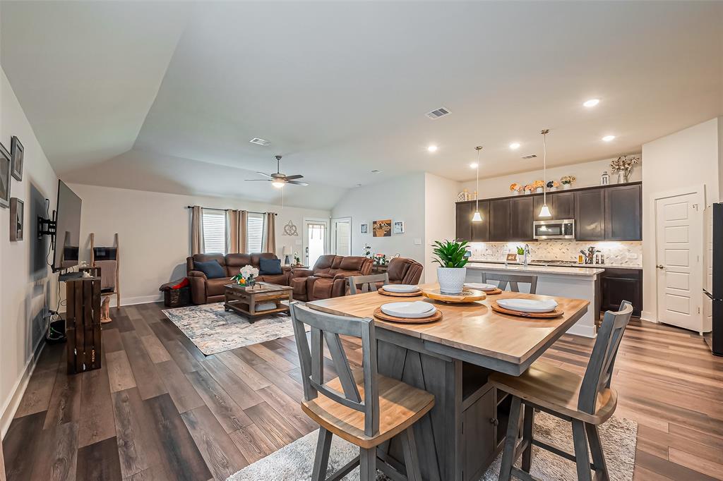 9817 N Goshawk Trail, Conroe, Texas image 8