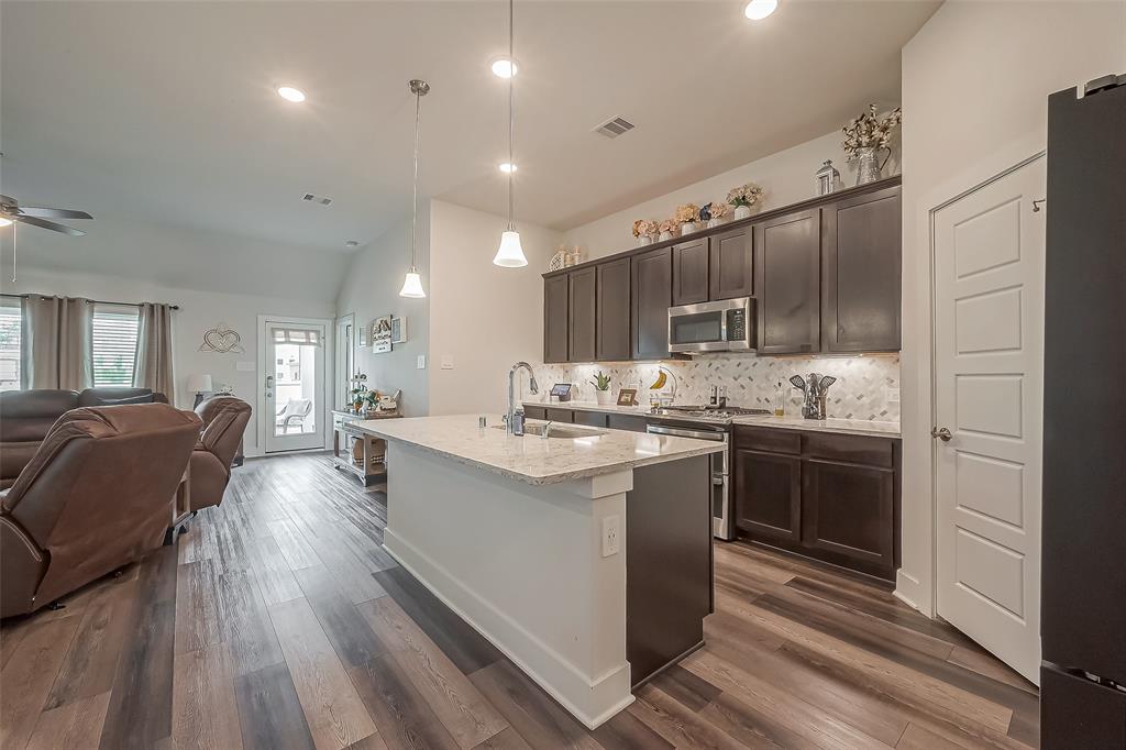 9817 N Goshawk Trail, Conroe, Texas image 16