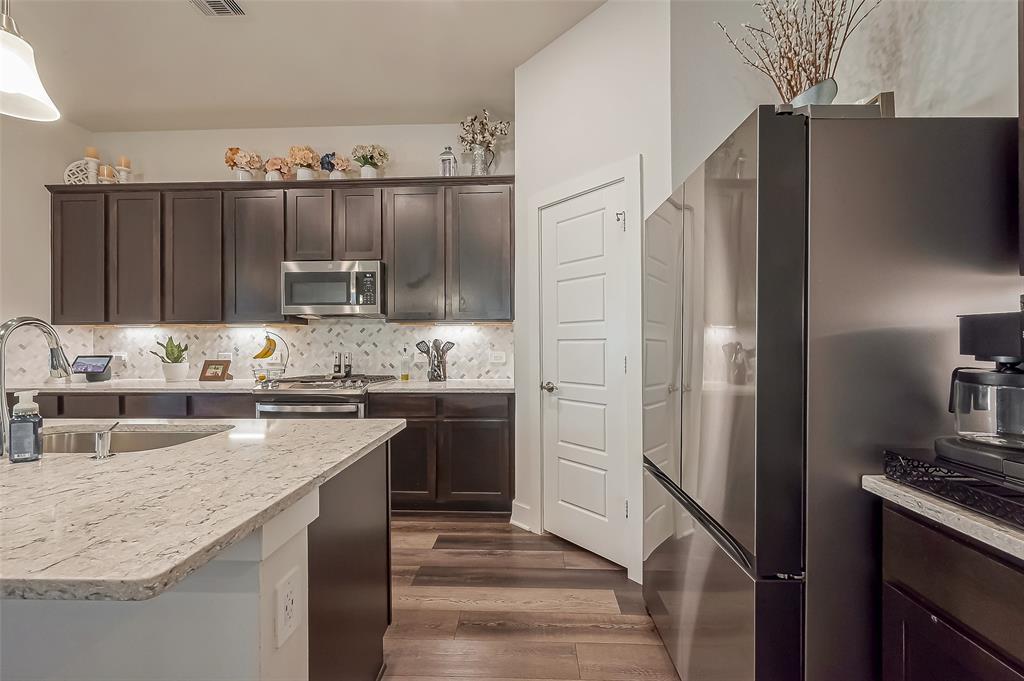 9817 N Goshawk Trail, Conroe, Texas image 19