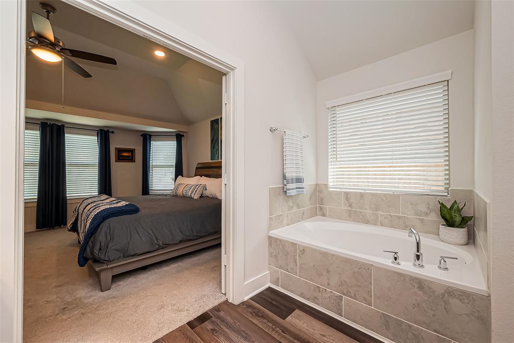 9817 N Goshawk Trail, Conroe, Texas image 25