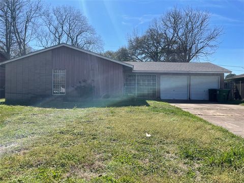 Photo of 5842 Flamingo Drive, Houston, TX 77033 (MLS # 57216578)