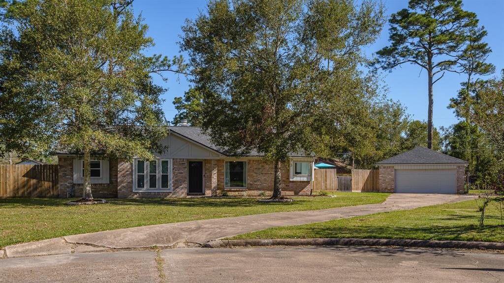 97 Shady Oak Court, Alvin, Texas image 1