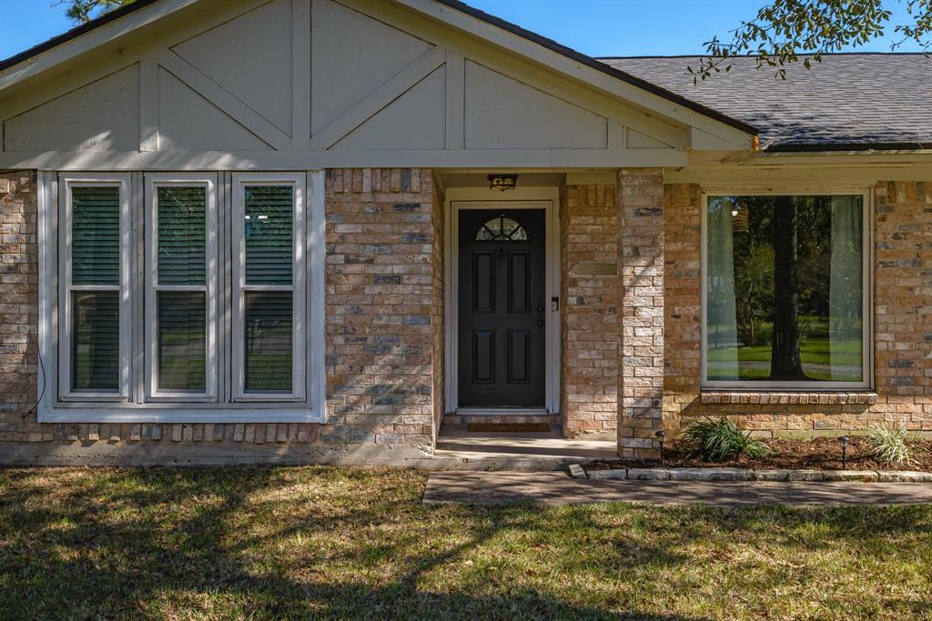 97 Shady Oak Court, Alvin, Texas image 3