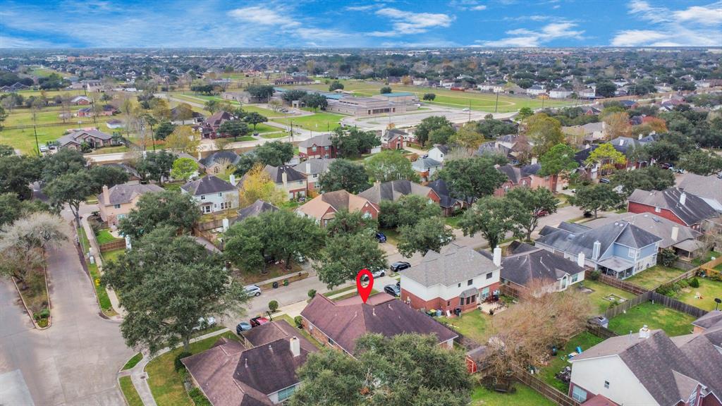 3527 Wellington Drive, Pearland, Texas image 2