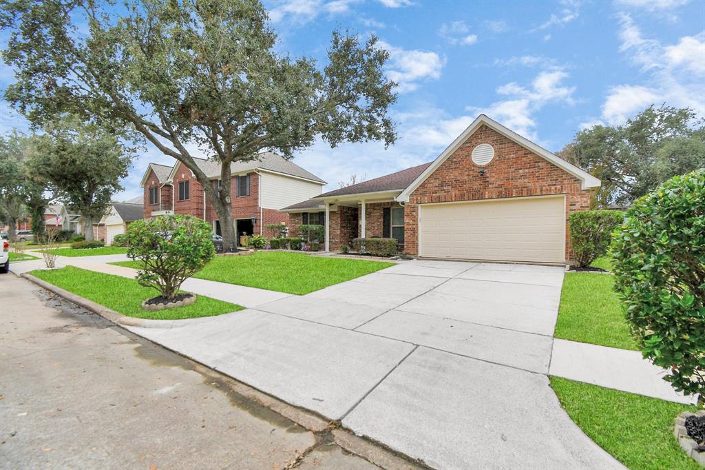 3527 Wellington Drive, Pearland, Texas image 3