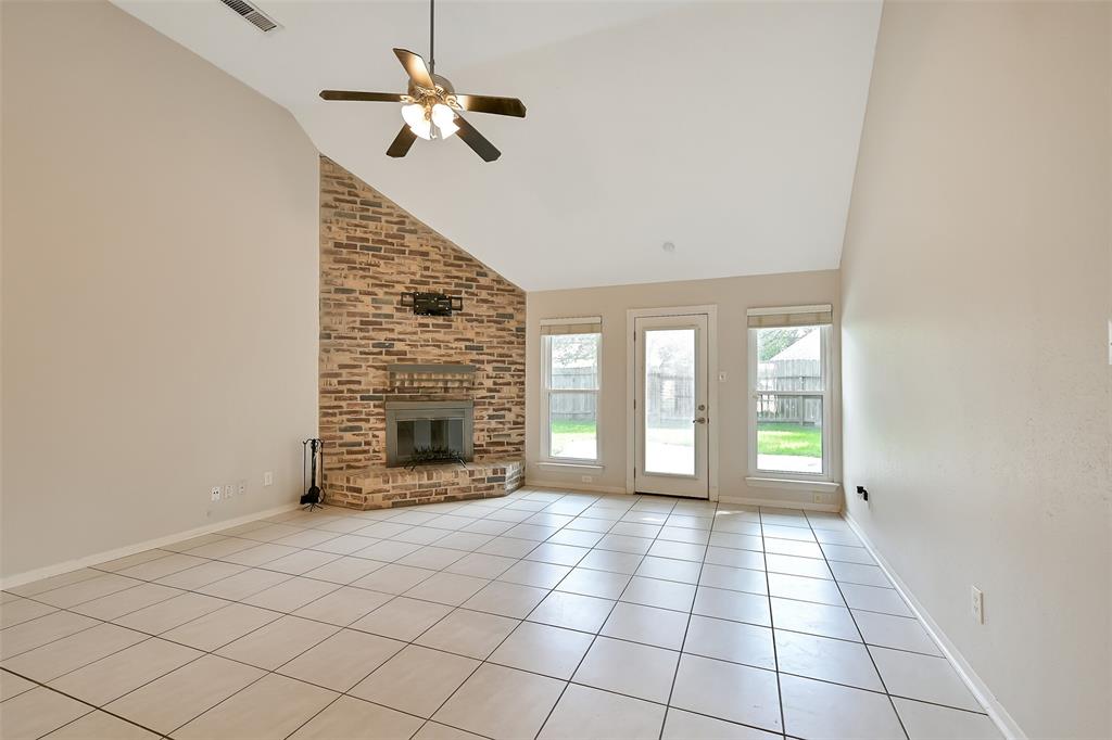 2909 Tower Bridge Court, Pearland, Texas image 2
