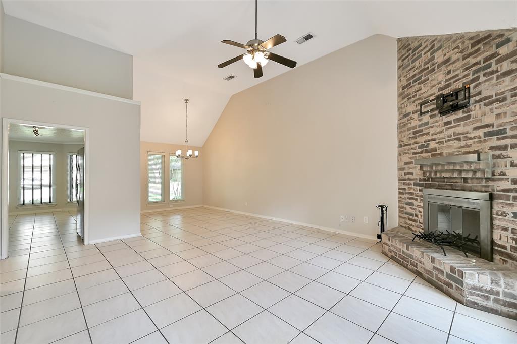 2909 Tower Bridge Court, Pearland, Texas image 3
