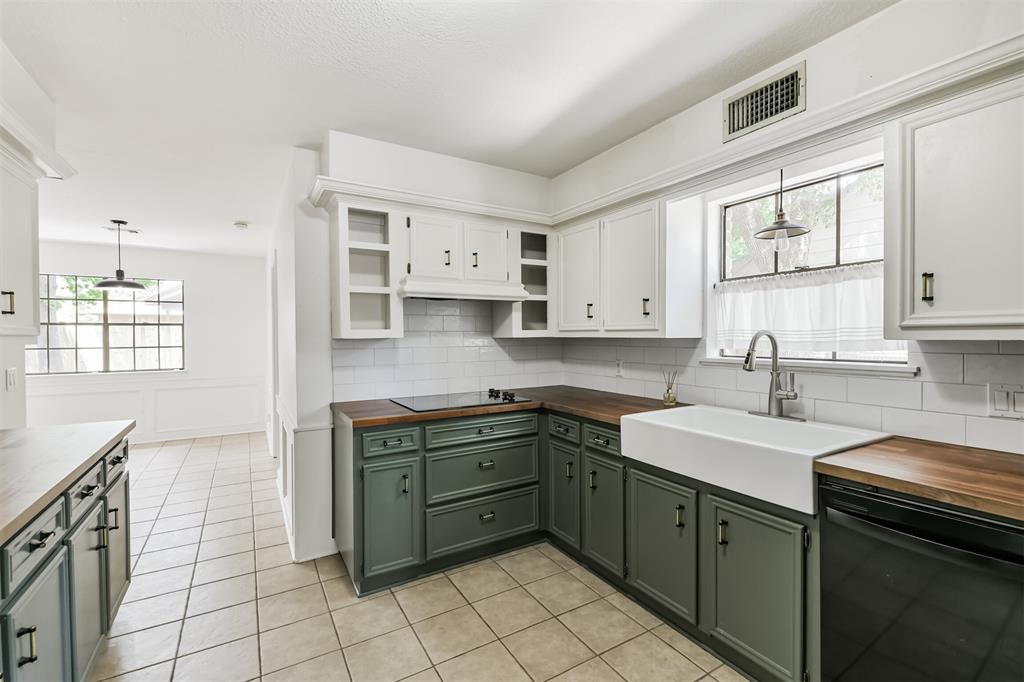 3315 Three Pines Drive, Kingwood, Texas image 12
