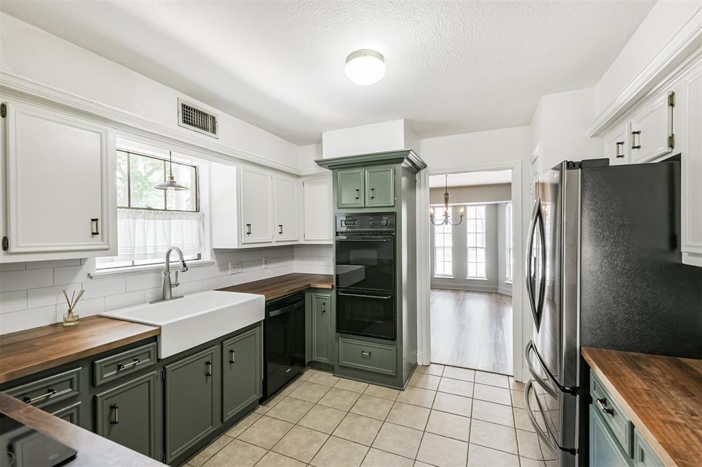3315 Three Pines Drive, Kingwood, Texas image 11