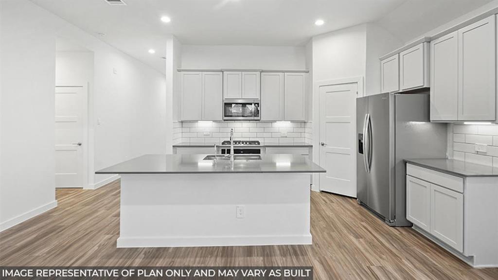 4401 Wapama Falls Loop, Conroe, Texas image 4