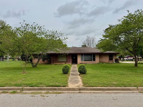 Photo of 1207 E Redbud Ave, Crockett, TX 75835 (MLS # 91276659)